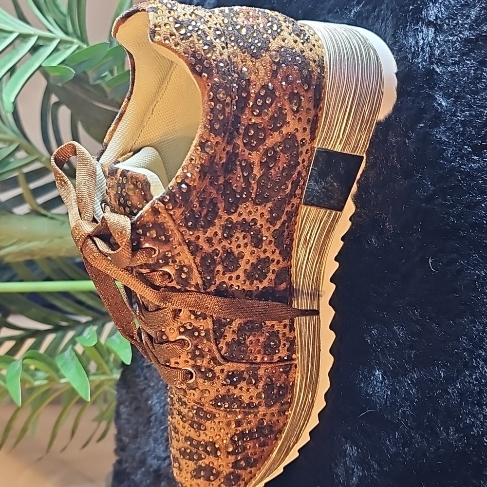 Brown Platform Sneakers with Floral Star Pattern - Picture 8 of 9